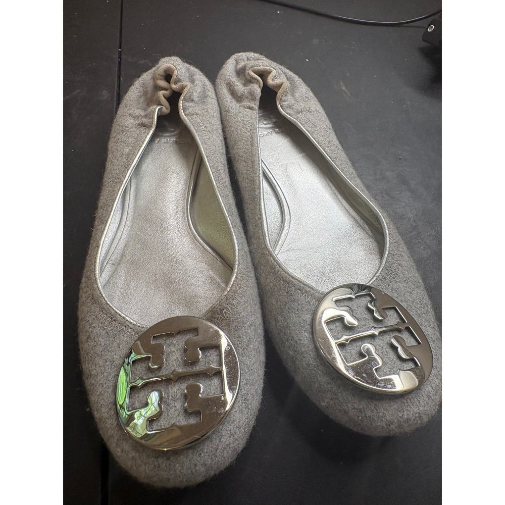 Tory Burch Reva Ballet Flats Grey Wool Felt Silver Logo Medallion 8.5M